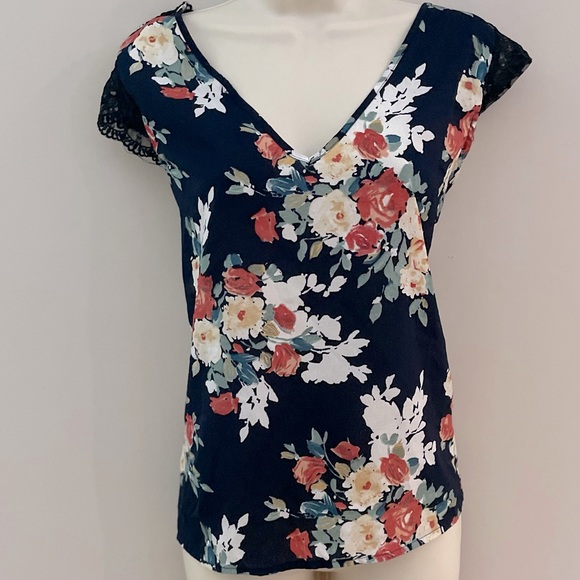 SHEIN FLORAL BLOUSE - Picture 1 of 6